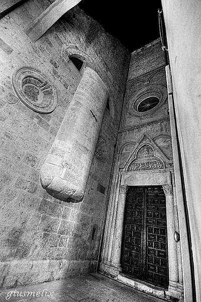 Cattedrale in BN (lato destro) - (IMG_0886_4rid BN).jpg